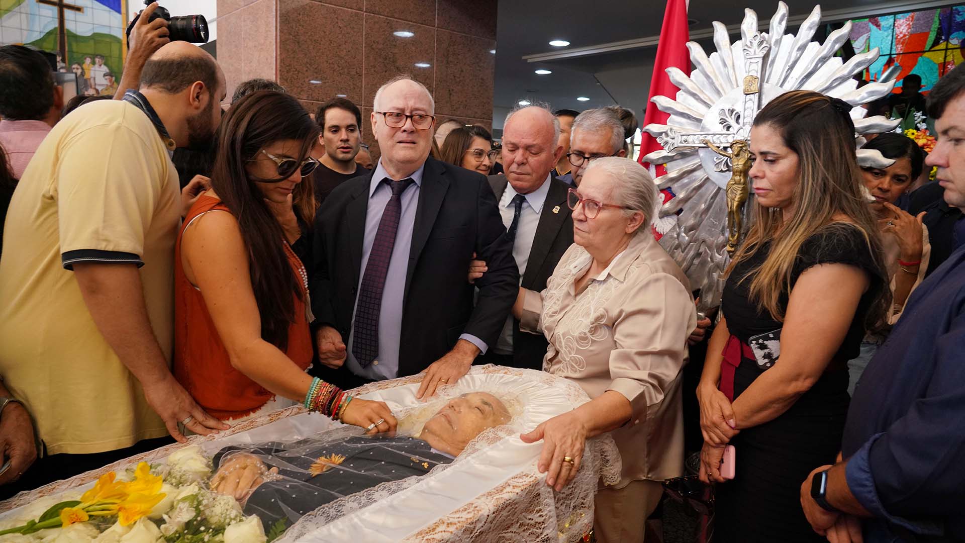 Desembargador Luiz Gadotti se emociona no velório
