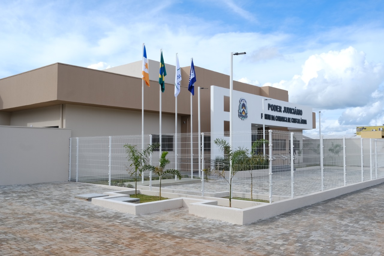 fachada do fórum da comarca de Cristalândia