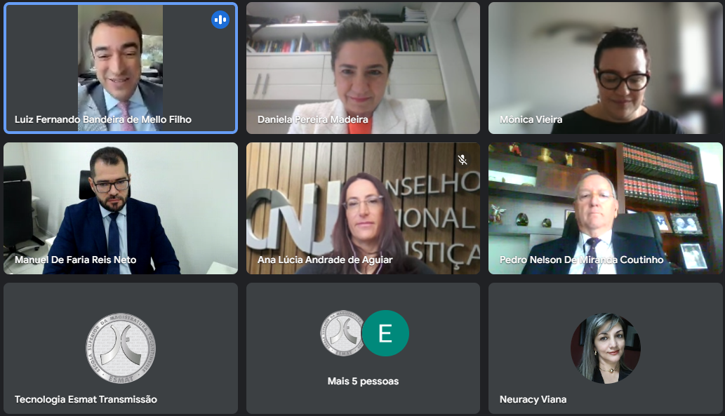 Print do Google Mett com várias janelas abertas com a imagem dos participantes do evento virtual