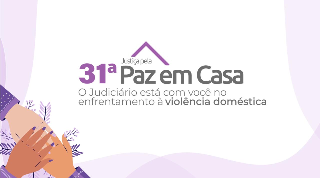 A imagem apresenta o visual da 31ª Semana Justiça pela Paz em Casa, com destaque para o número “31ª” em roxo e o nome da campanha “Paz em Casa” em cinza. Acima das palavras há um ícone em forma de telhado de casa. Abaixo, lê-se a frase: “O Judiciário está com você no enfrentamento à violência doméstica”. No canto esquerdo, ilustração de mãos femininas unidas. A arte usa tons de roxo e lilás.
