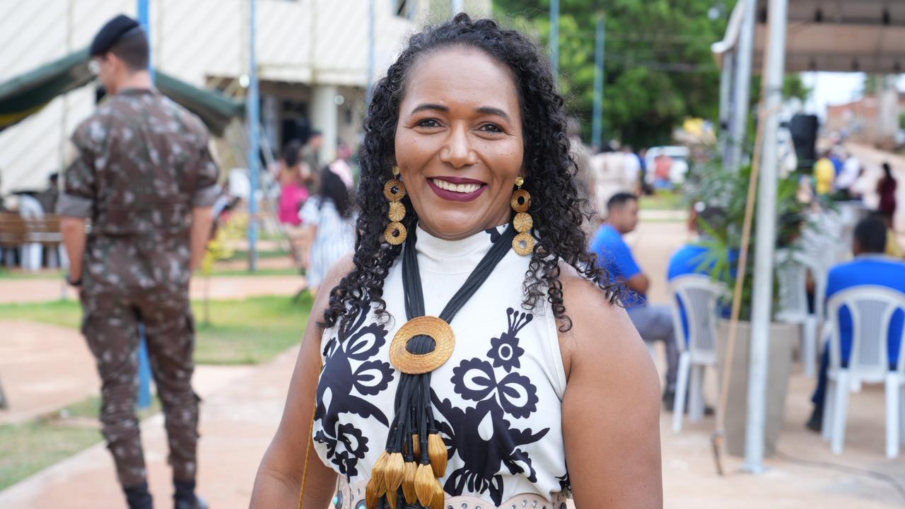 Laudeci Ribeiro Souza Monteiro líder quilombola em foto de meio corpo durante atendimento em Mateiros