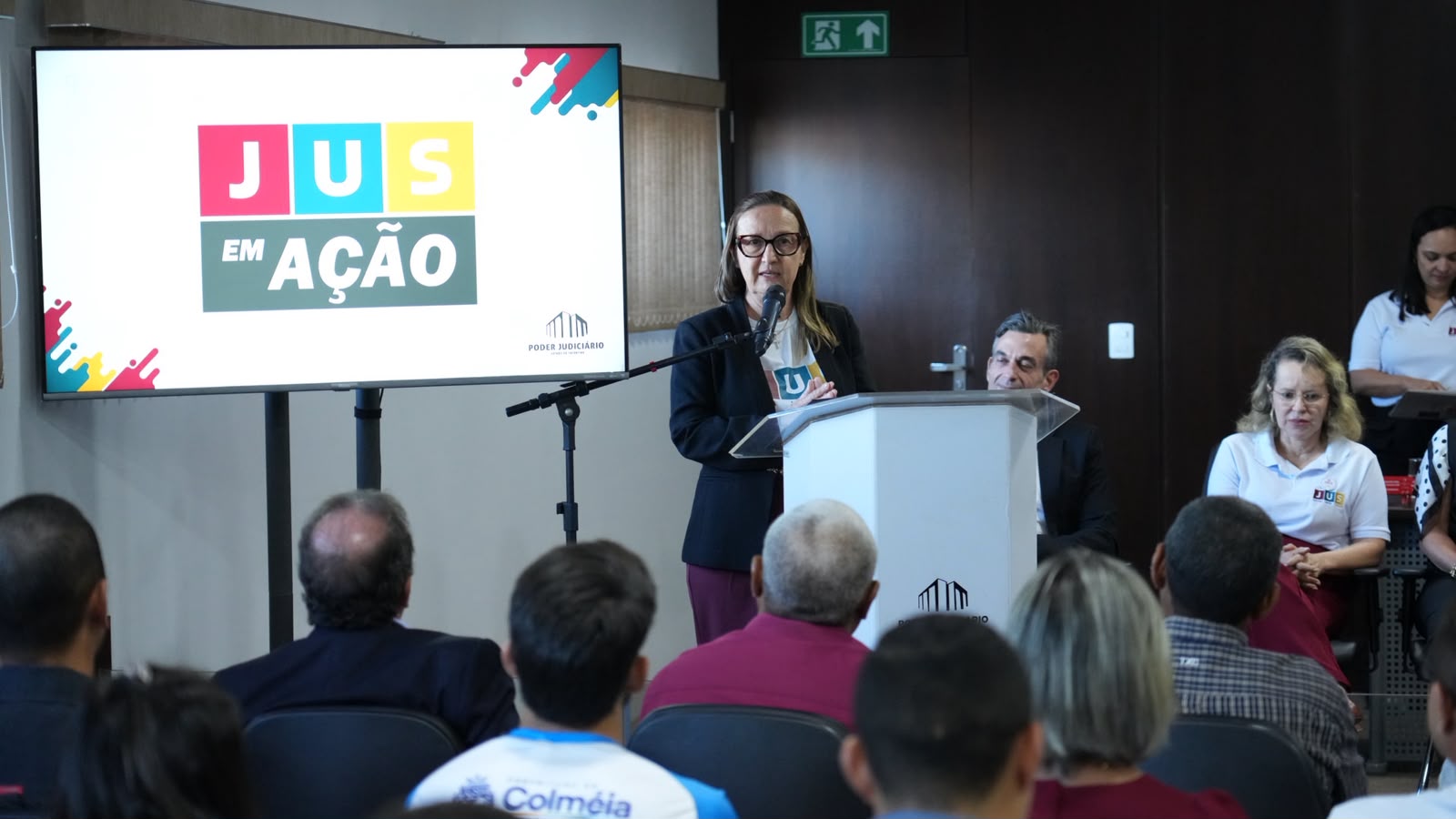 A presidente do Tribunal de Justiça do Tocantins participa da abertura do projeto JUS em Ação na Comarca de Colmeia. Durante o pronunciamento, ela destacou a importância da iniciativa para aproximar o Poder Judiciário da população, ampliar o acesso aos serviços de cidadania e fortalecer a atuação conjunta entre instituições e comunidade.