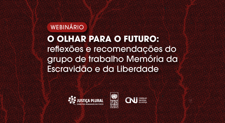 Imagem com fundo vermelho texturizado e grafismos sutis. Em destaque, o texto: “Webinário – O olhar para o futuro: reflexões e recomendações do grupo de trabalho Memória da Escravidão e da Liberdade”, acompanhado dos logotipos da Justiça Plural, PNUD e CNJ na parte inferior.