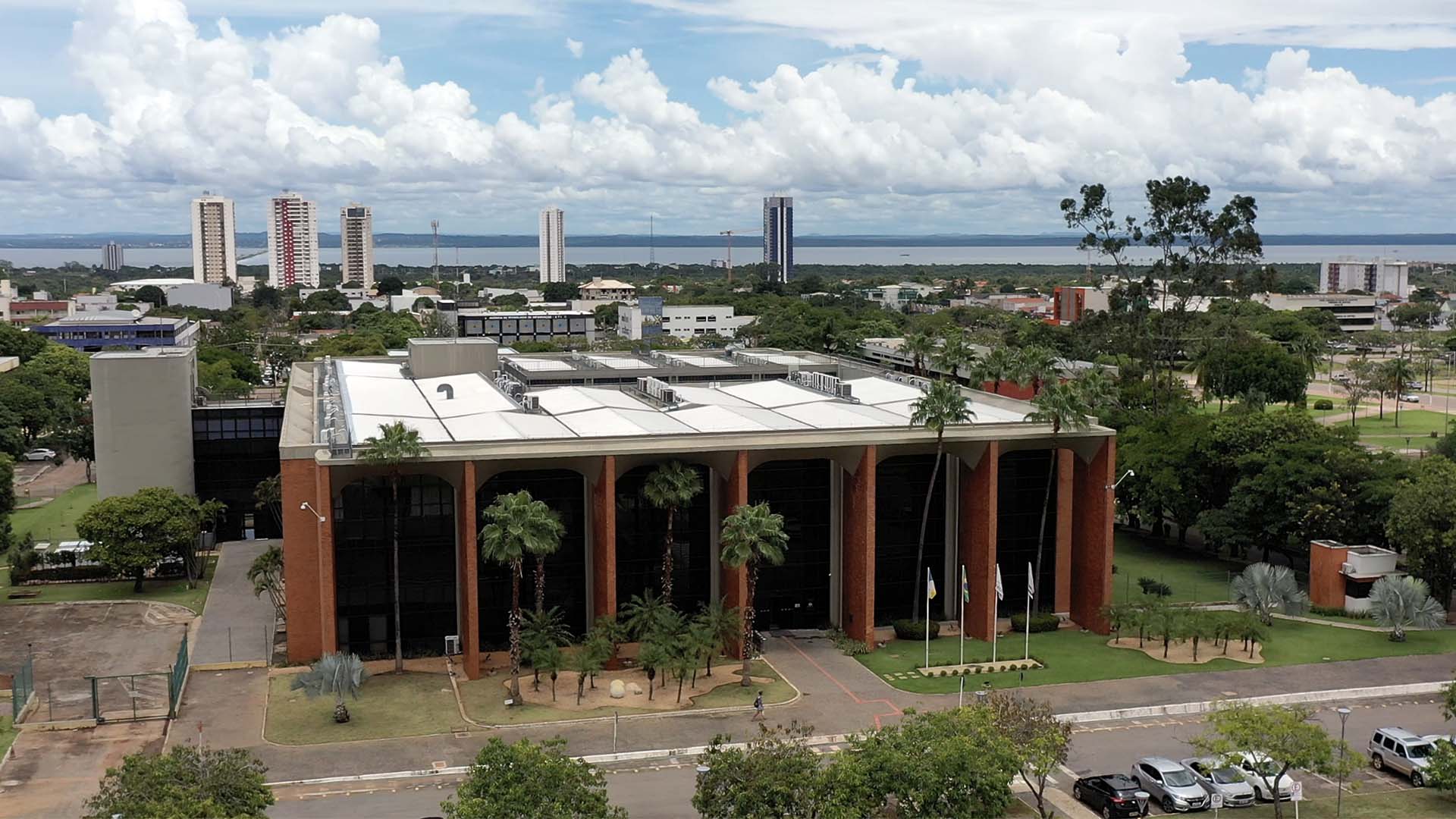 Imagem aérea da fachada do TJTO