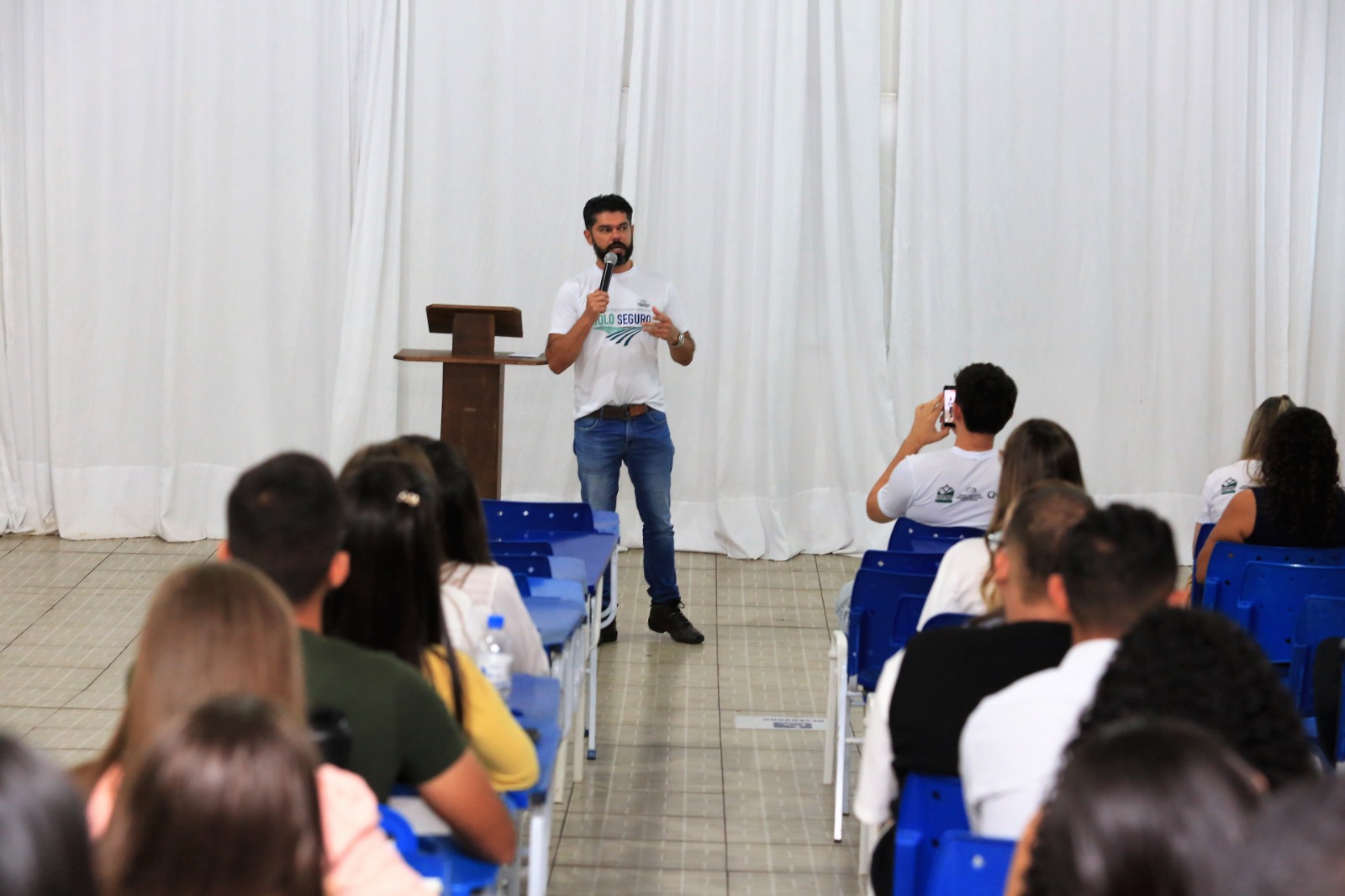 Palestra para alunos de Direito e Engenharia Civil em Faculdade de Guaraí