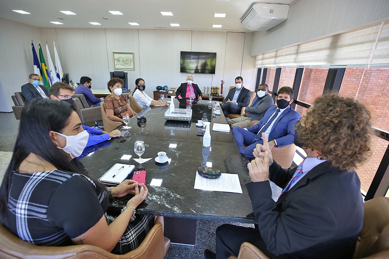 4 Em reunião com membros da nova diretoria do Sinjusto presidente do TJTO defende diálogo como solução para demandas da categoria