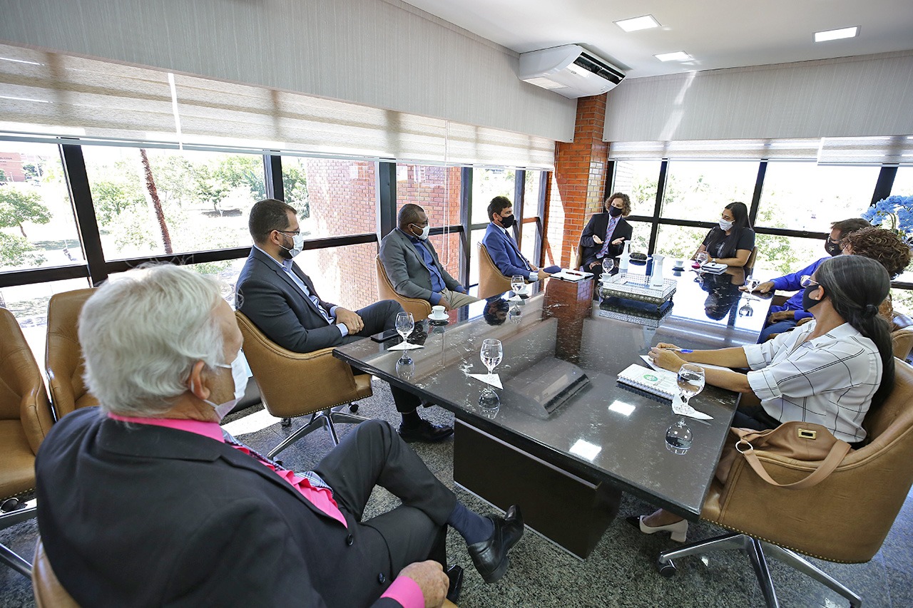 5 Em reunião com membros da nova diretoria do Sinjusto presidente do TJTO defende diálogo como solução para demandas da categoria