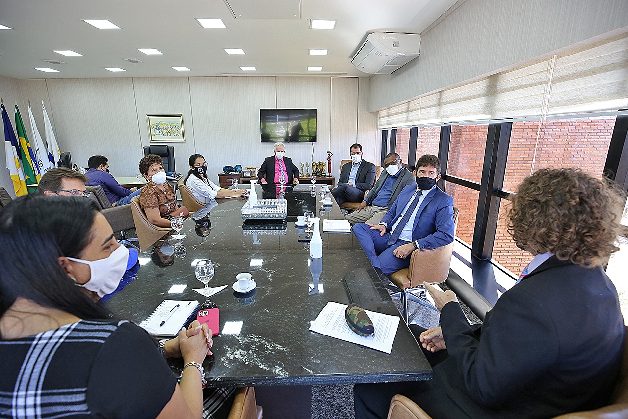 6 Em reunião com membros da nova diretoria do Sinjusto presidente do TJTO defende diálogo como solução para demandas da categoria