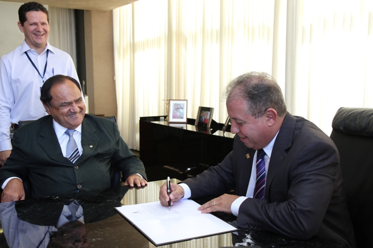 TJT 8421 possemouracons02