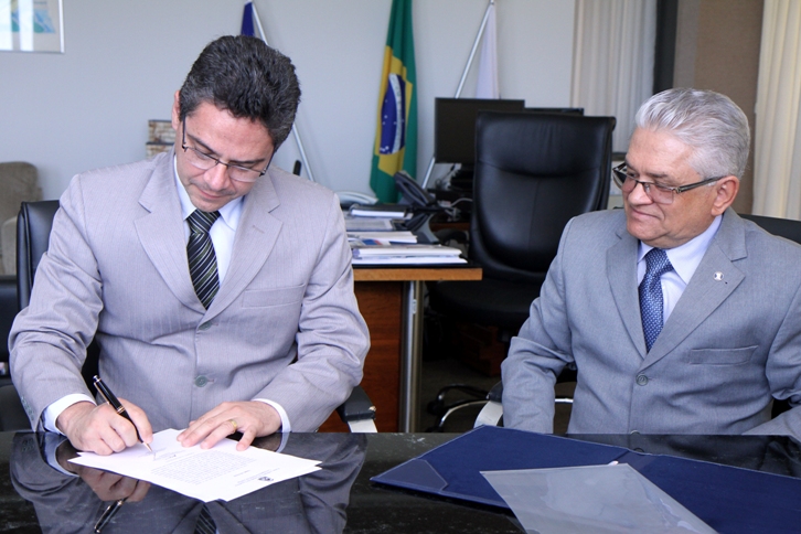 TJT 9568 posseadriano02