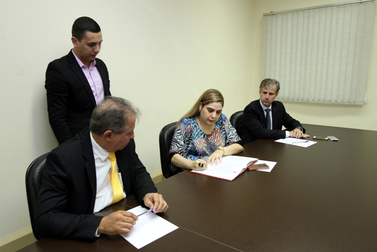 TJT 7594 posseflavia01 posseflavia011