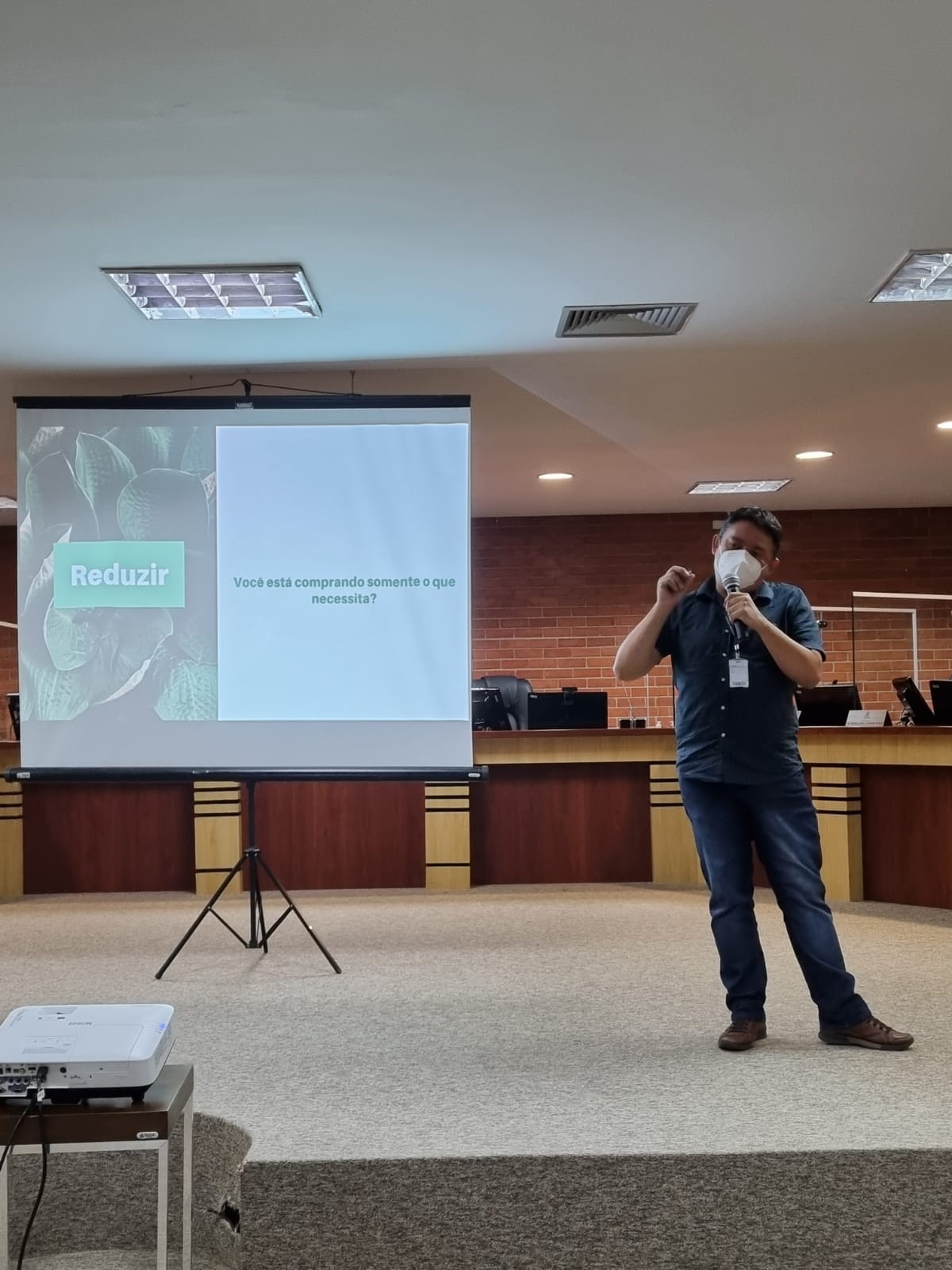 7E8565C7 3220 4400 BA28 F0D57AE6828A