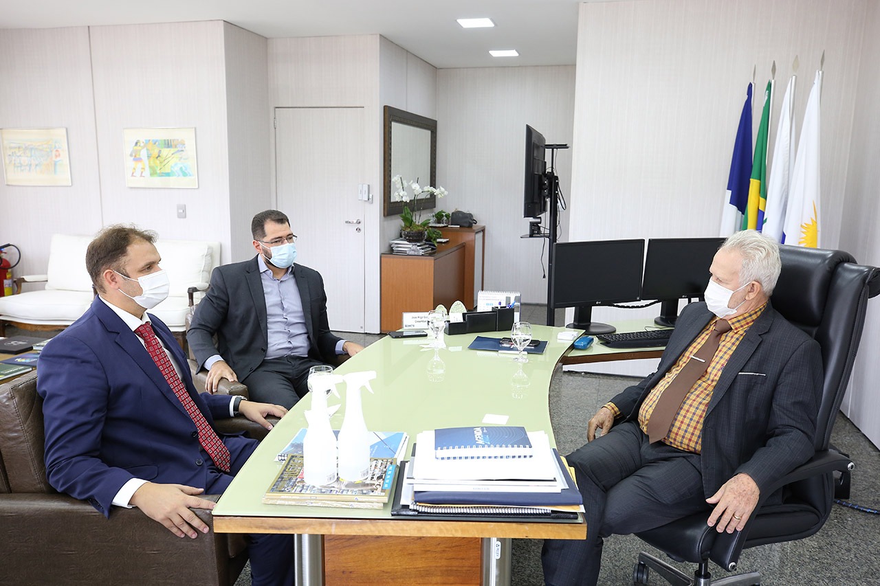 21C21DDD 7746 4085 B8D0 DBEC7B54AAF8