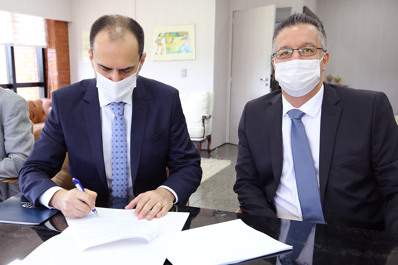 eliasoliveira ThemaInformatica 2021 12 14 8325